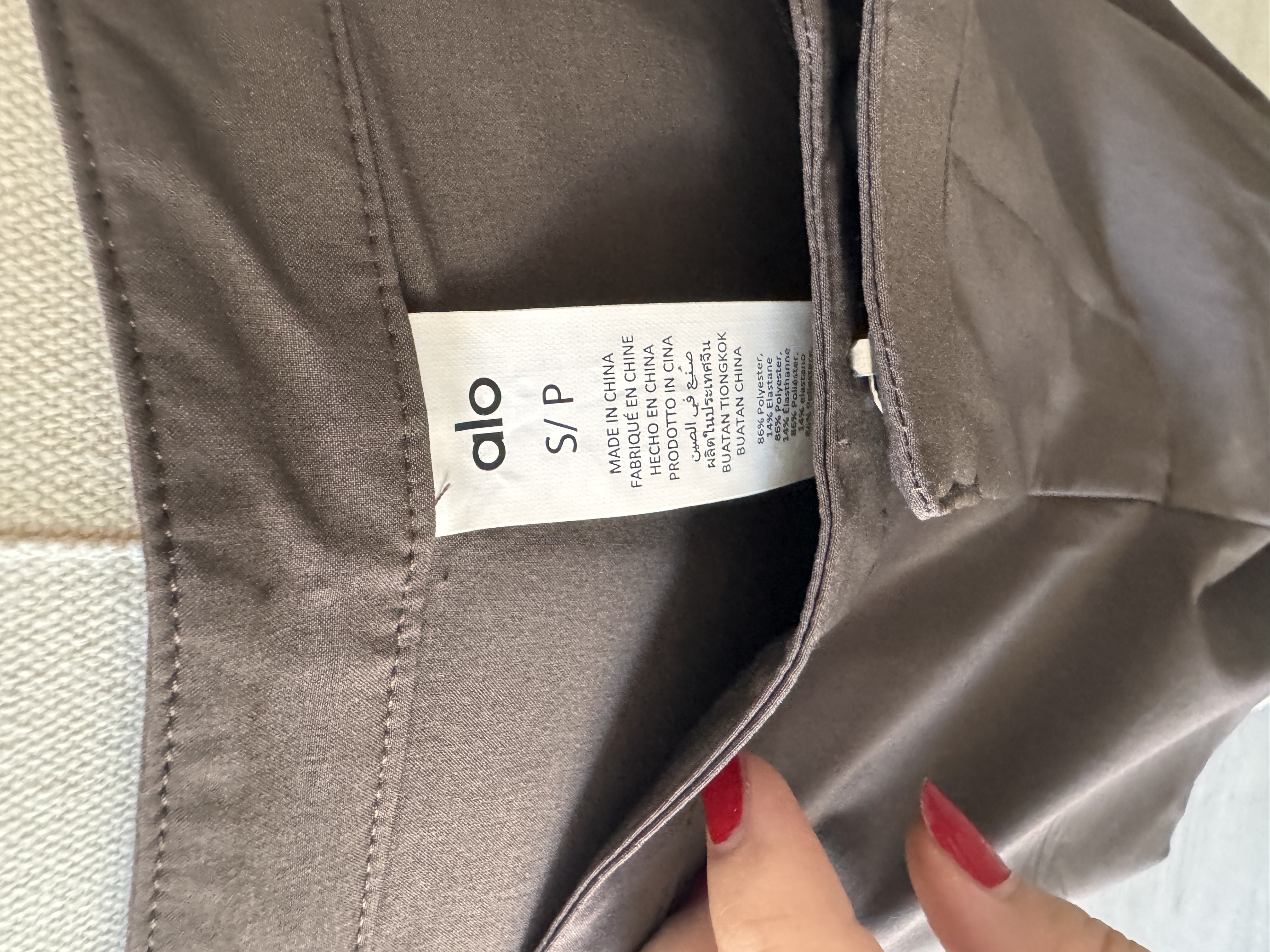 Alo 52 New! Never worn. Alo Yoga Espresso Mid-Rise Showd Pants by Alo Yoga ...