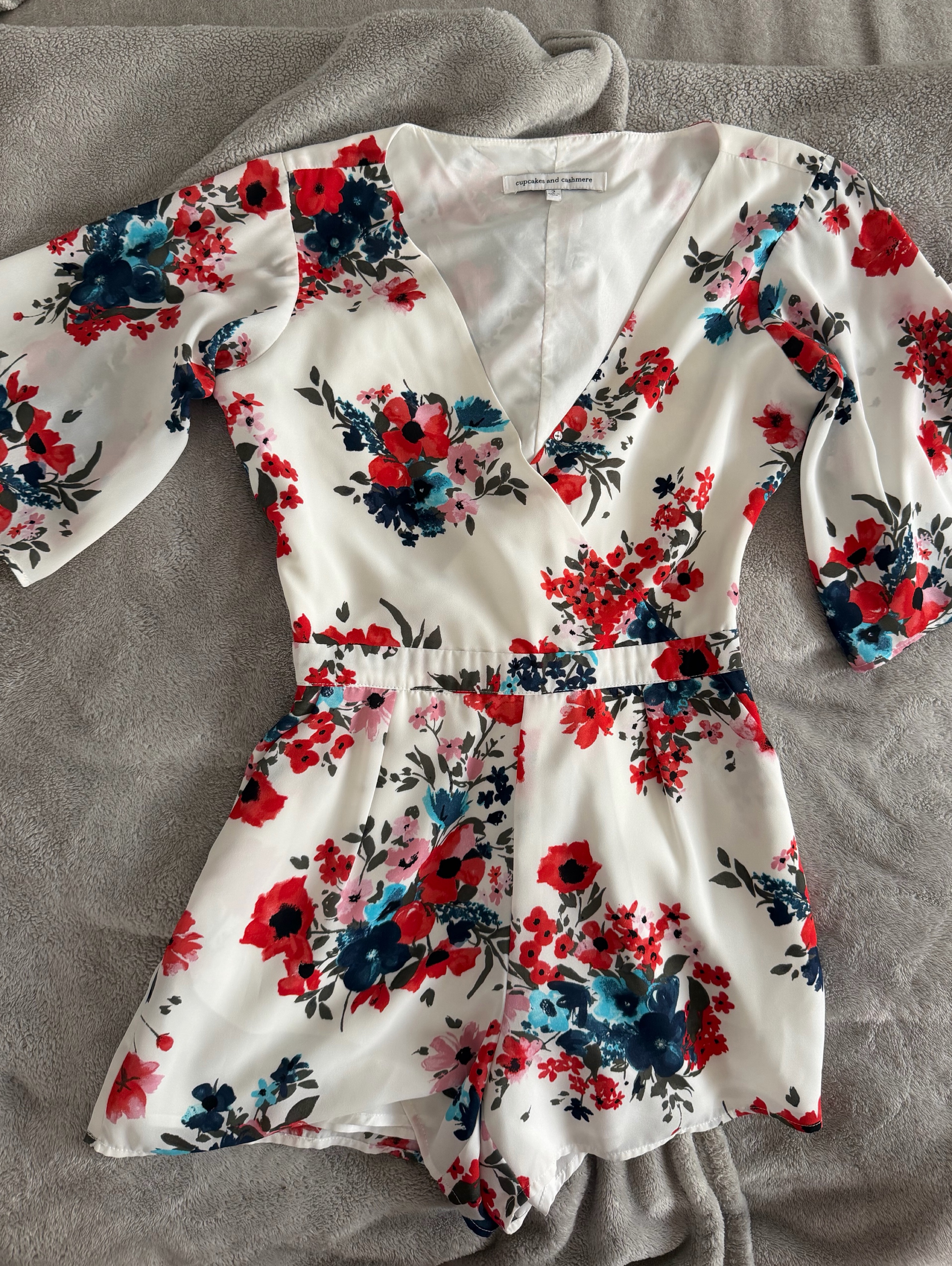 Cupcakes and cashmere , summer romper size 2 white floral