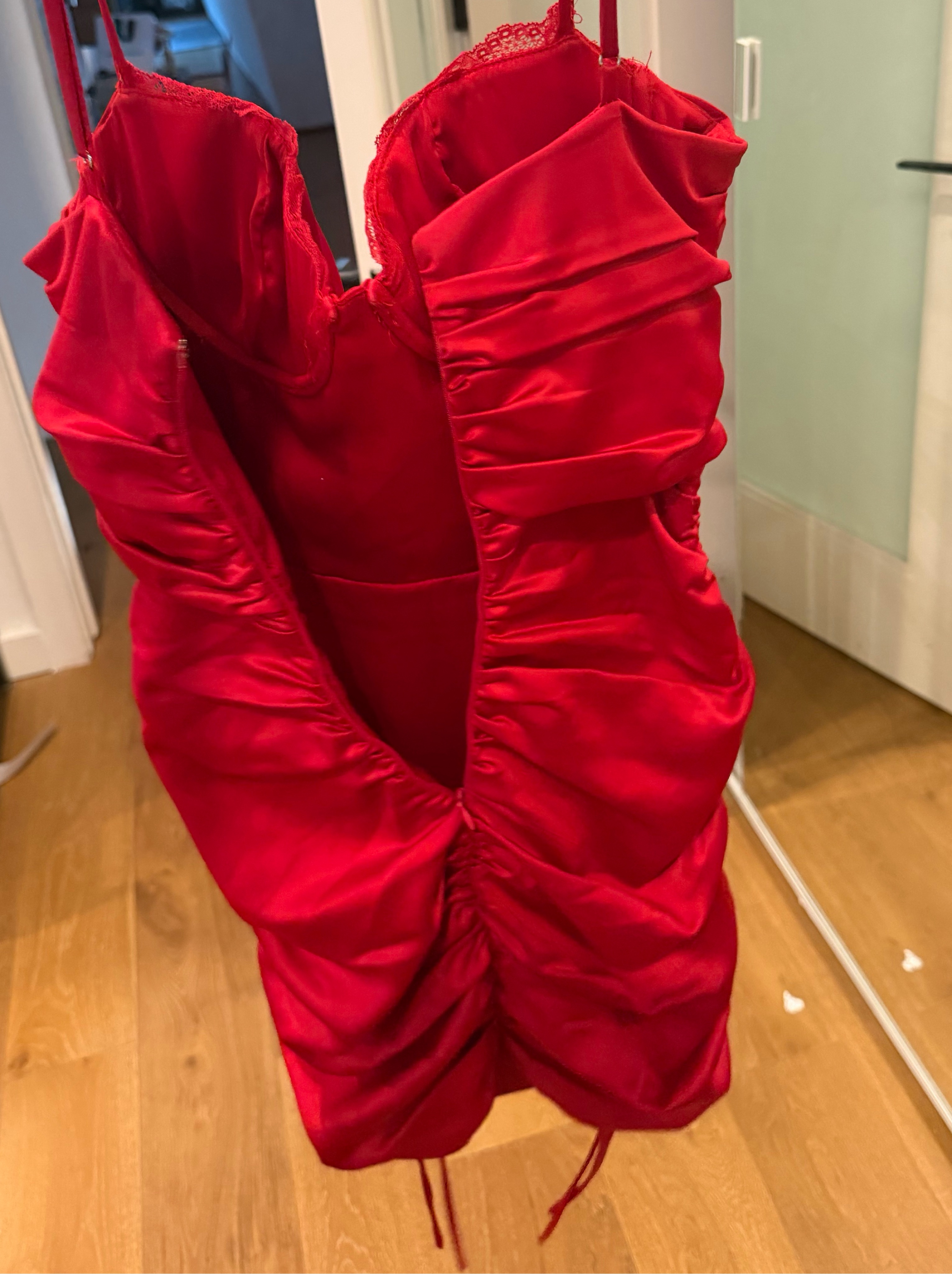oh polly red satin mini dress Oh Polly Camila scarf neck strapless mini dress in scarlet red Masa: XS Cmimi: 29.99