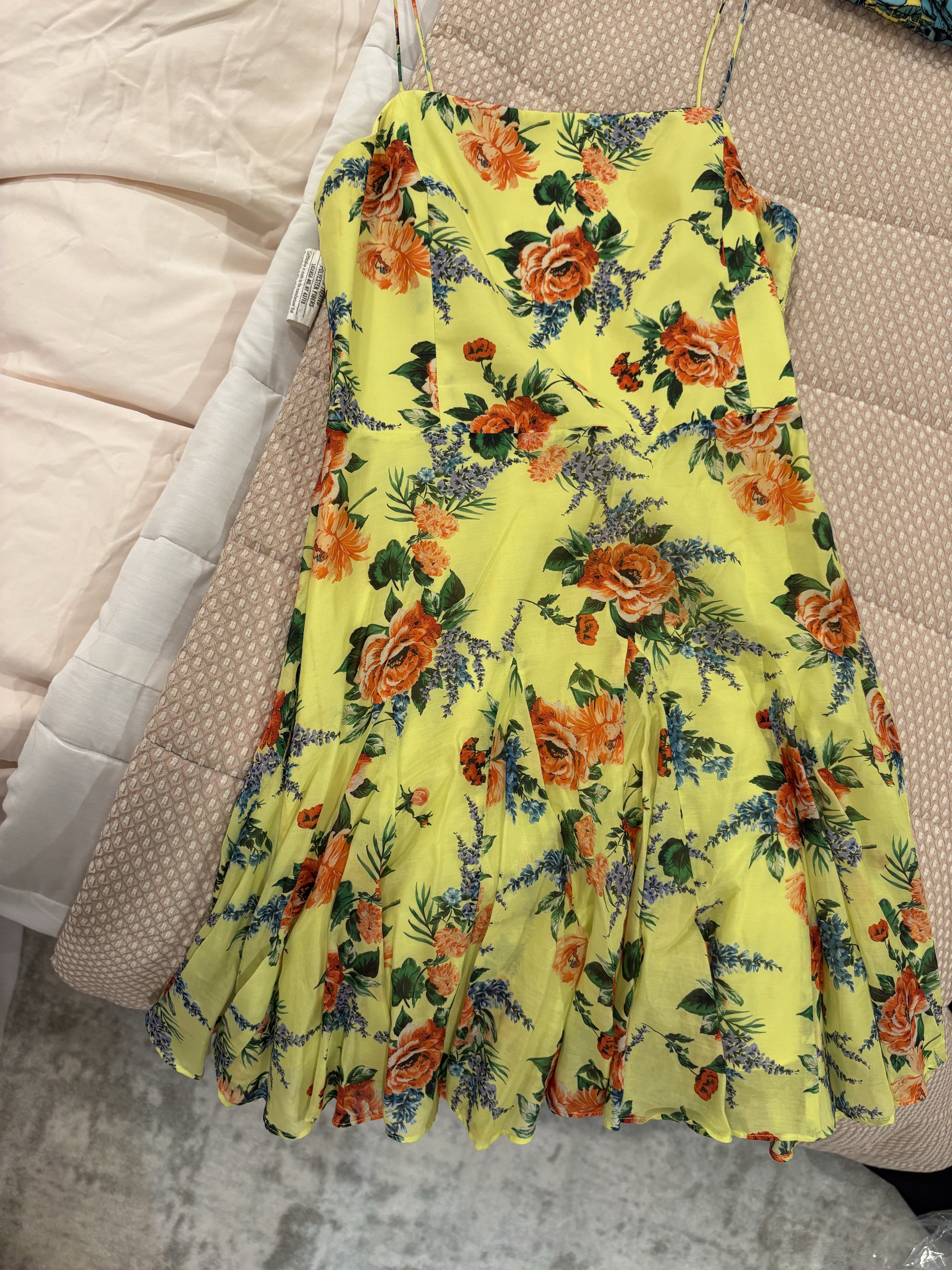 alice and olivia yellow lace dress Alice+ Olivia Yellow Lace Pattern V Neck A Line Knee Length Designer Dress 14.R
