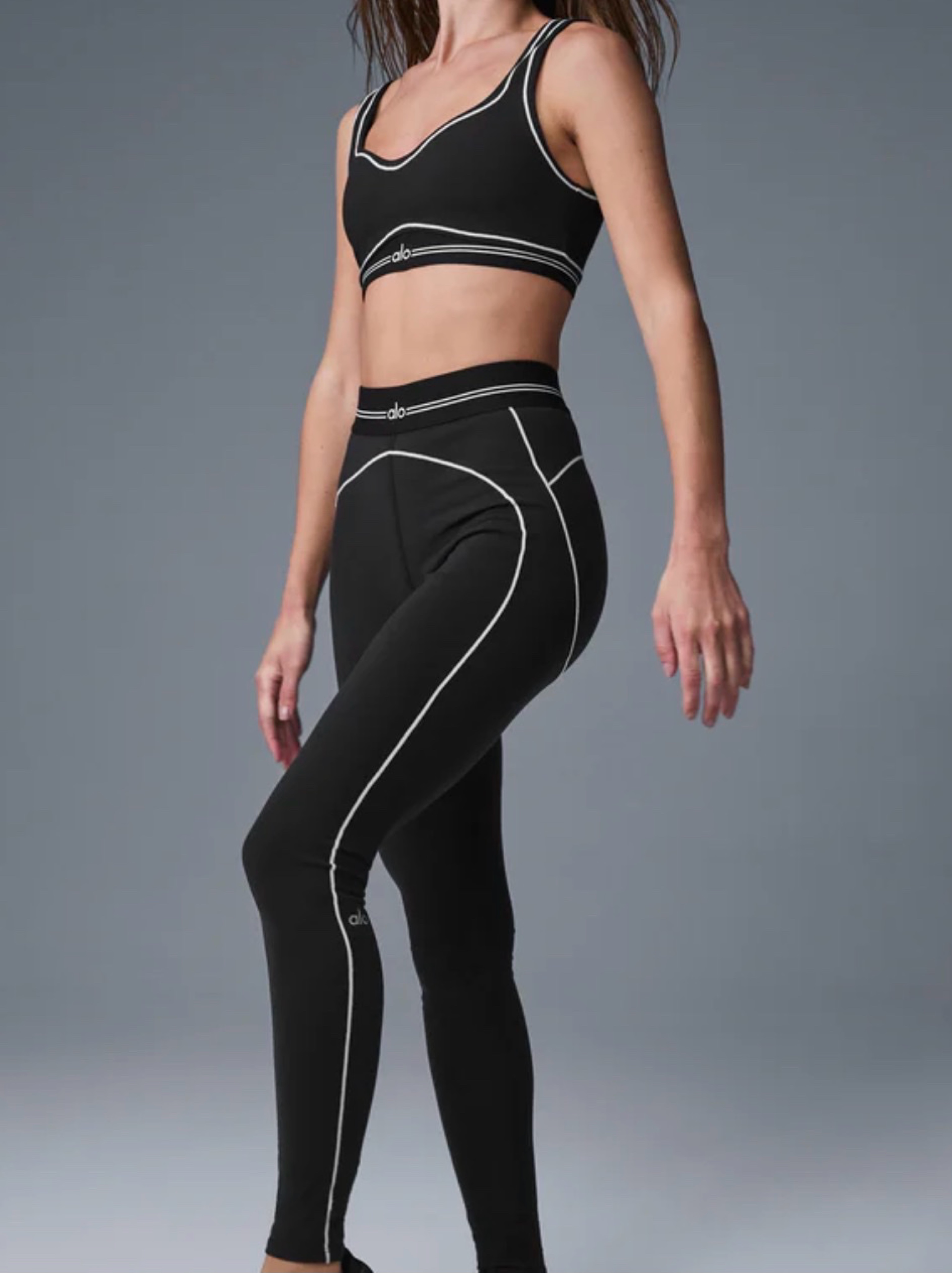 Alo Airbrush Heart Throb set by Alo Yoga - Pickle