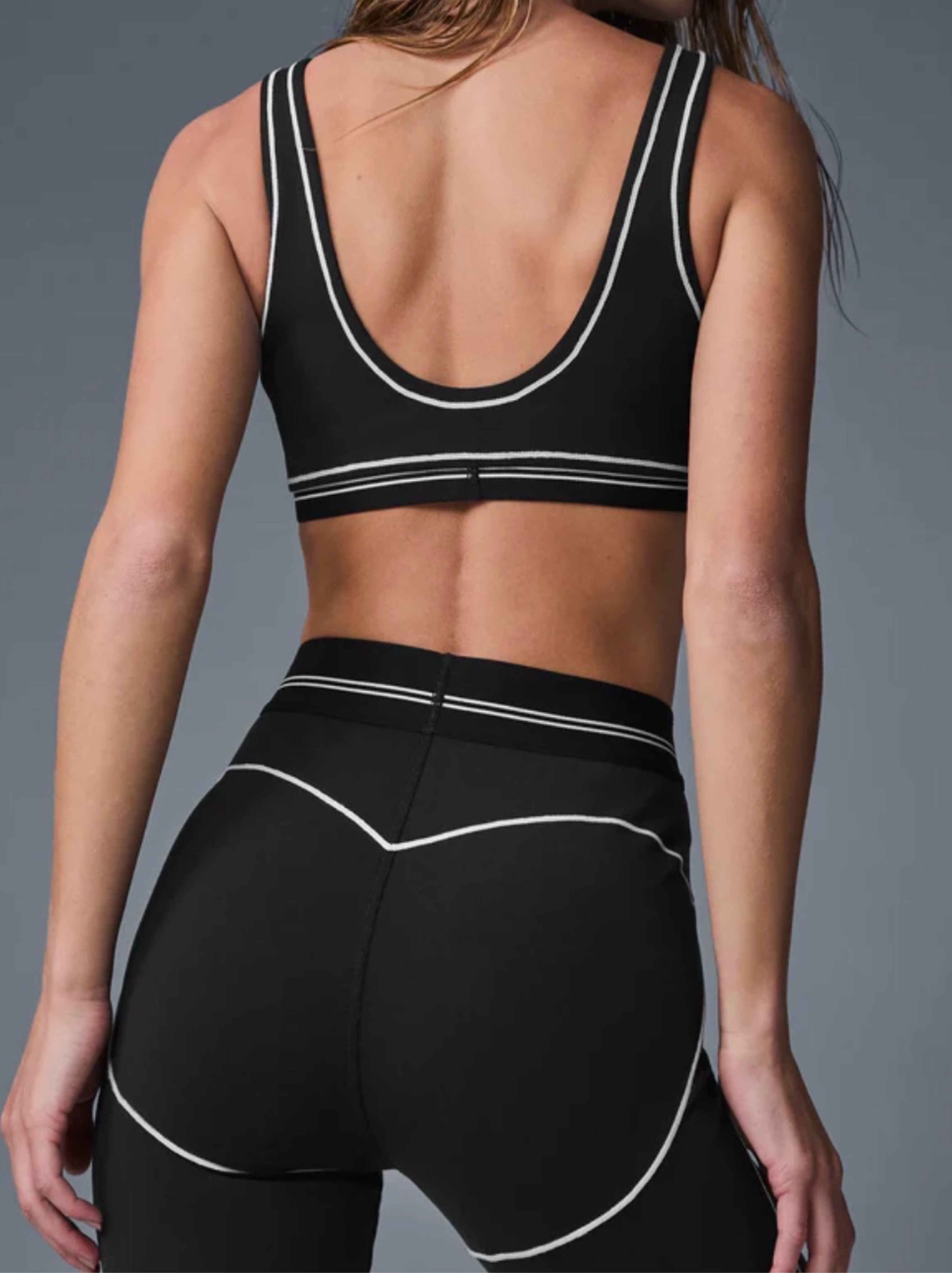 Alo Airbrush Heart Throb set by Alo Yoga - Pickle