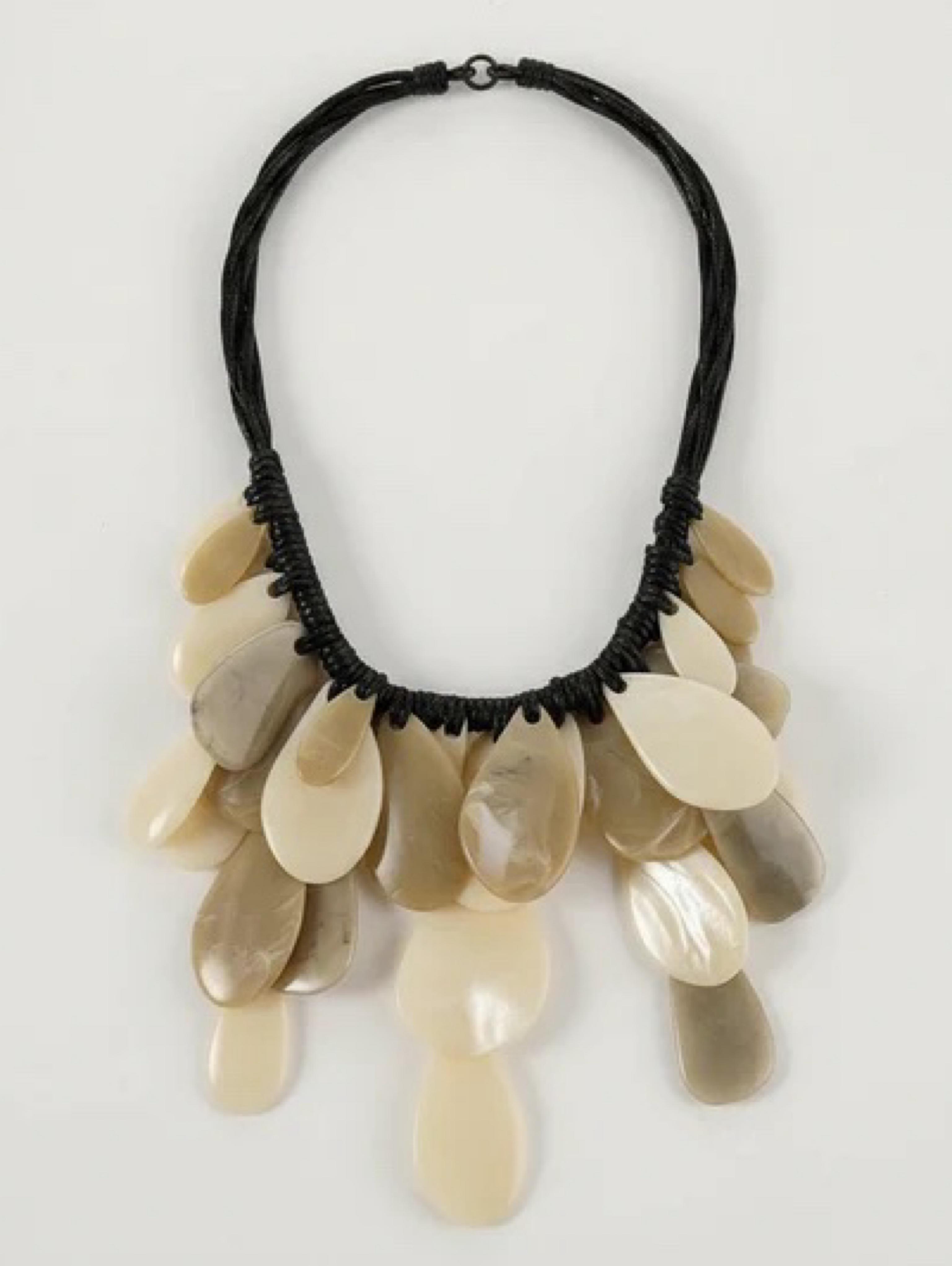 Safari necklace Safari necklace available to rent