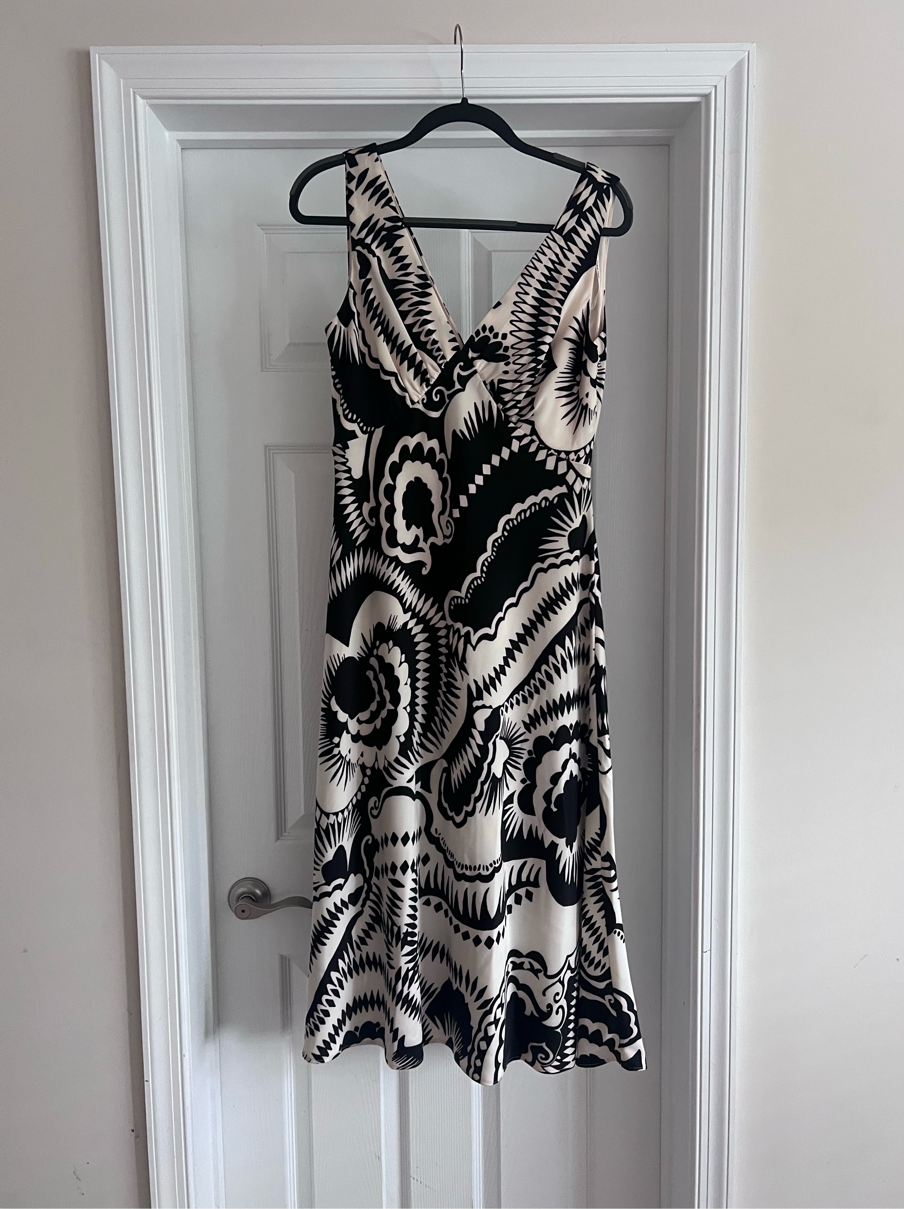Calvin Klein Print V-Neck Satin Midi Cocktail Dress in Black/Soft White Paisley