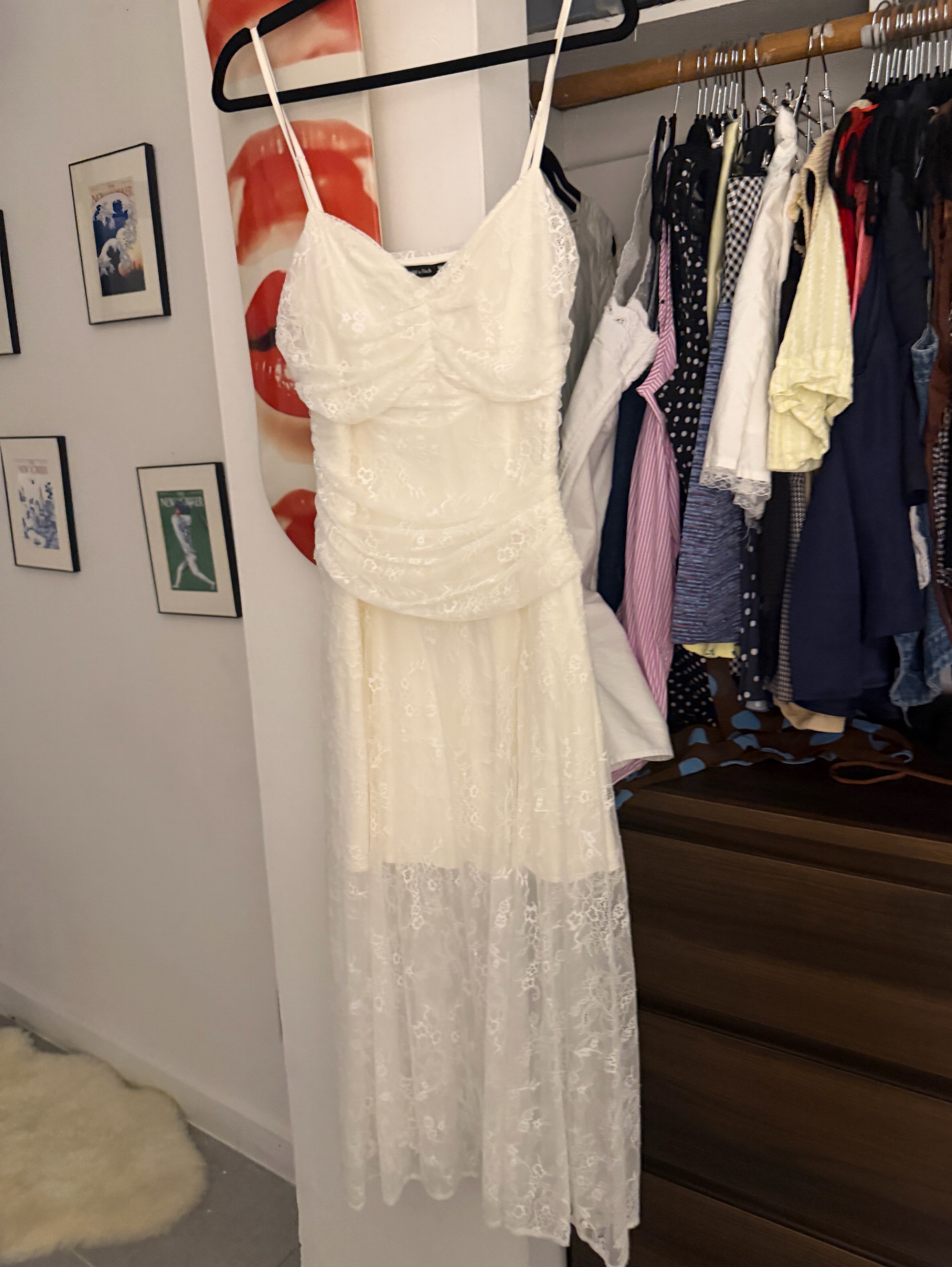 abercrombie and fitch white maxi dress adjustable straps and embroidery along the bodice and skirt Abercrombie & Fitch STRAPLESS MAXI