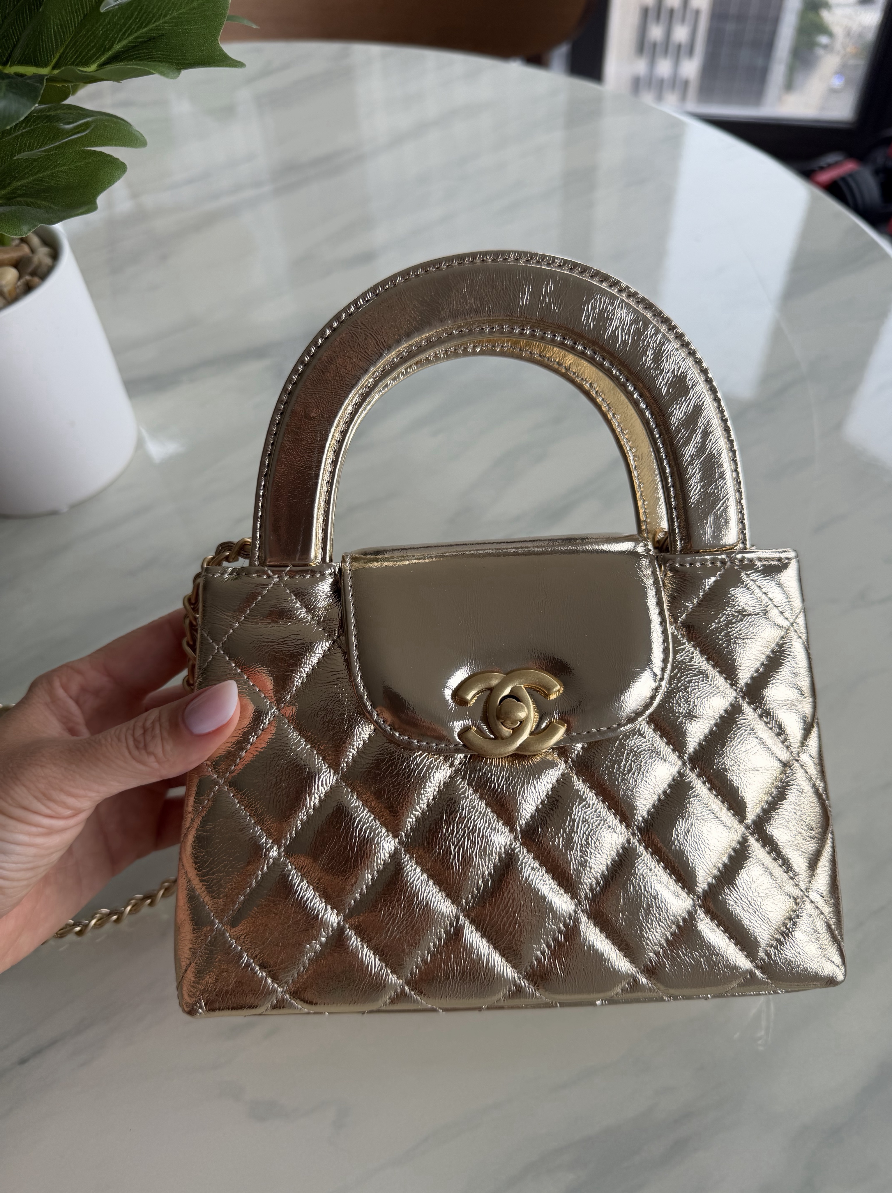 CHANEL MAKEUP ハンドルゴールドプレート　キルティング　バッグ Chanel Gold Quilted Metallic Top Handle Bag by Chanel - Pickle