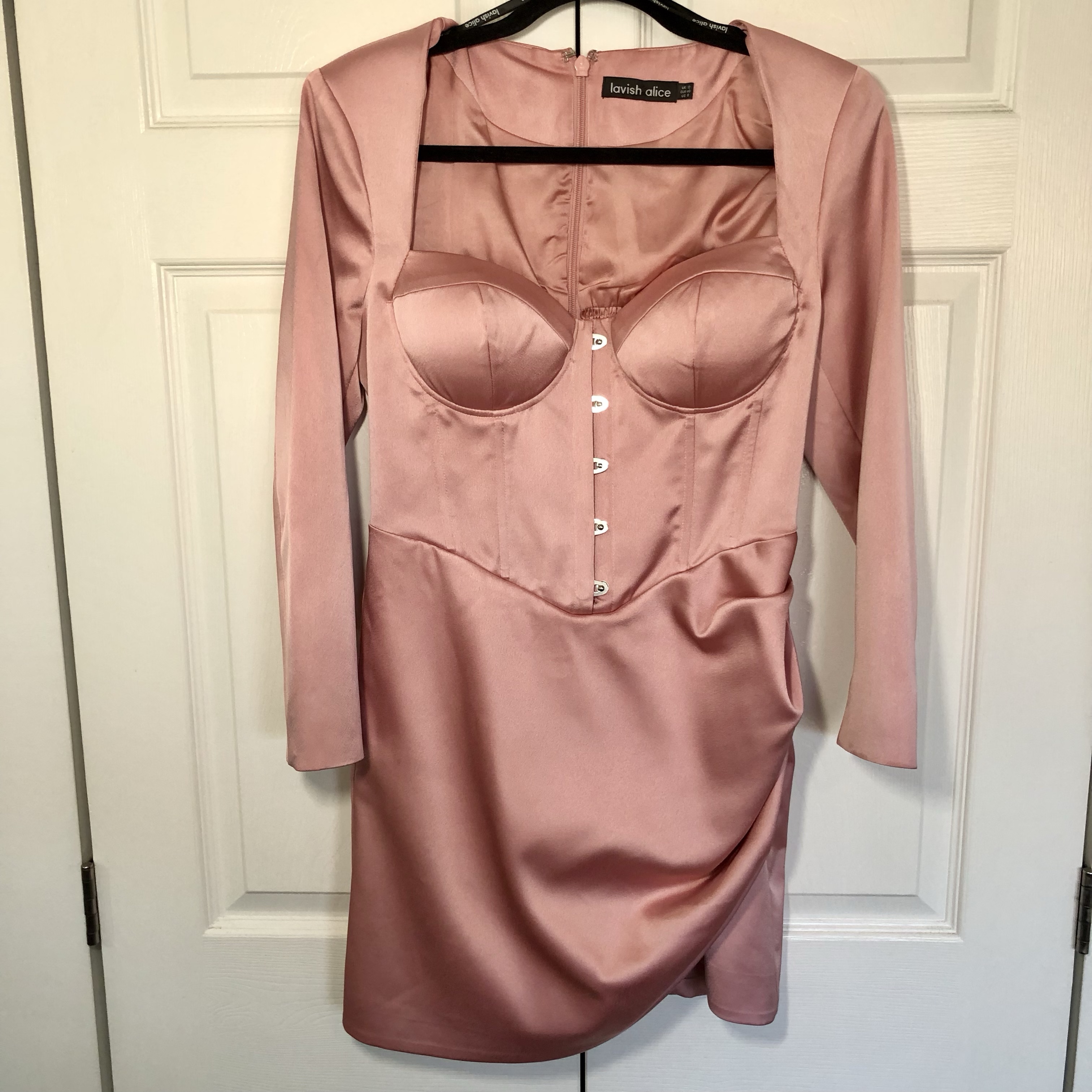 Lavish Alice Dusty Rose Long Sleeve Satin Cocktail Dress Size US 8 by Lavish Alice - Pickle Lavish Alice Dusty Rose Long Sleeve Satin Cocktail Dress Size US 8 by Lavish Alice - Pickle