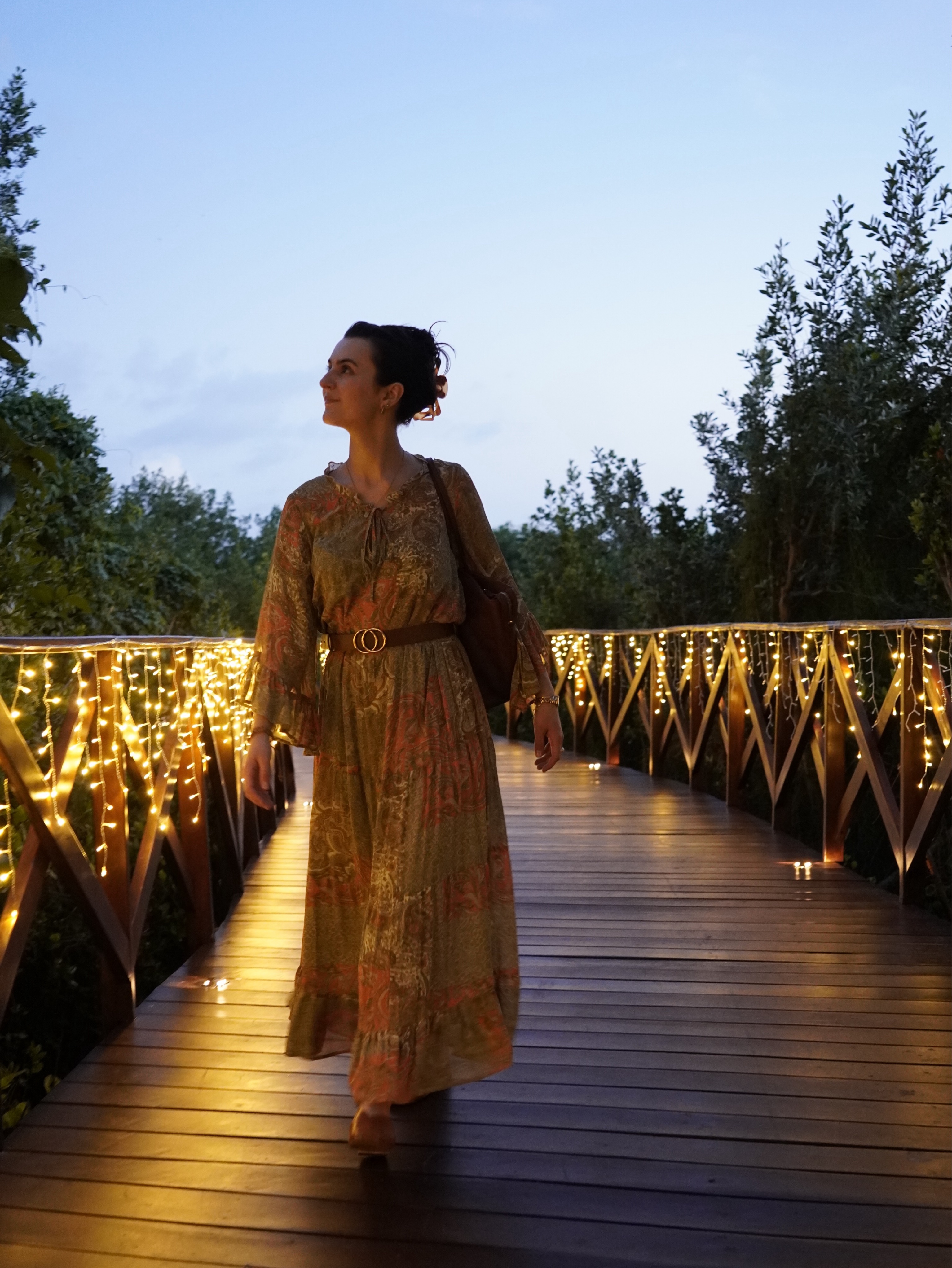 SHOW ME YOUR MUMU: Loose dress with a slip, and tie near the collar-bone