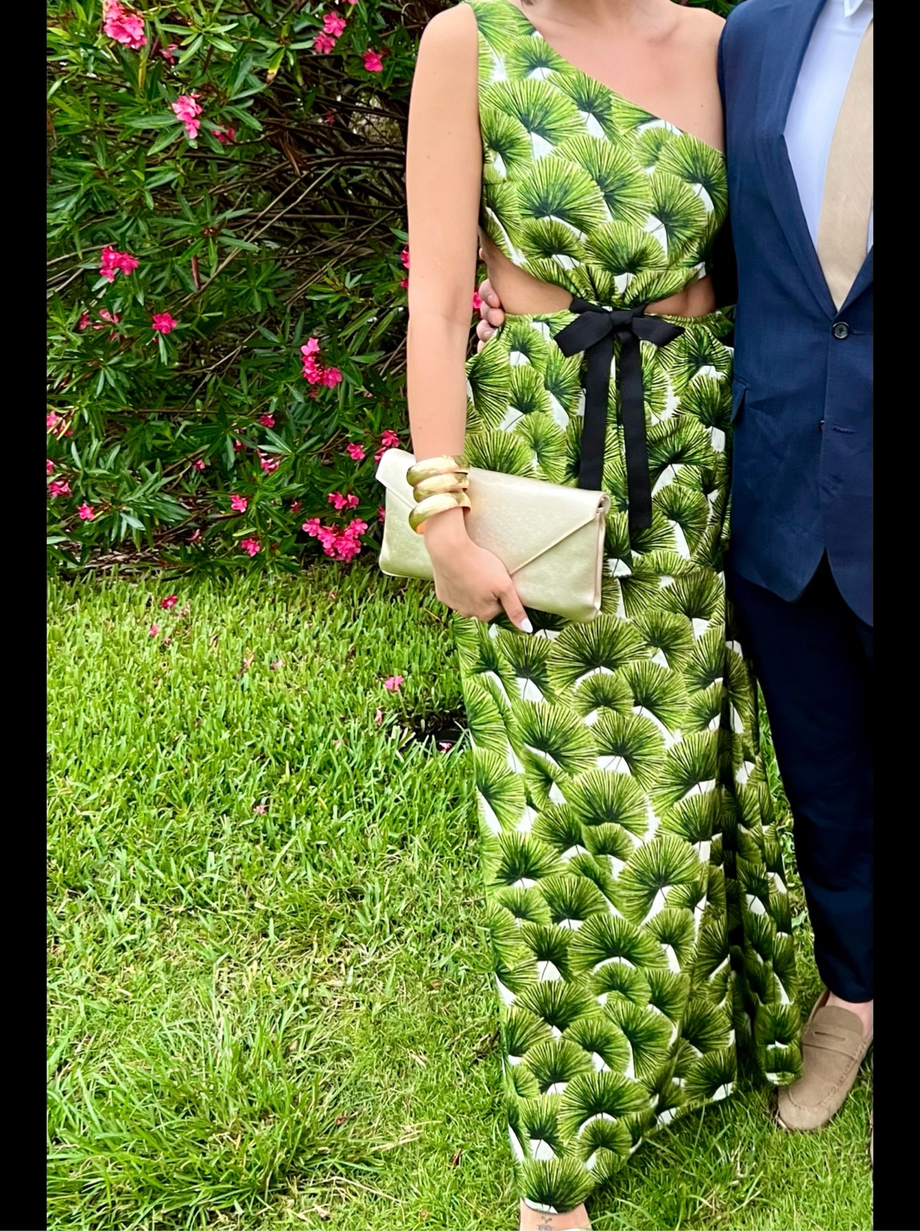 one shoulder cut out maxi dress in green The Green One Shoulder Sleeveless Maxi Dress