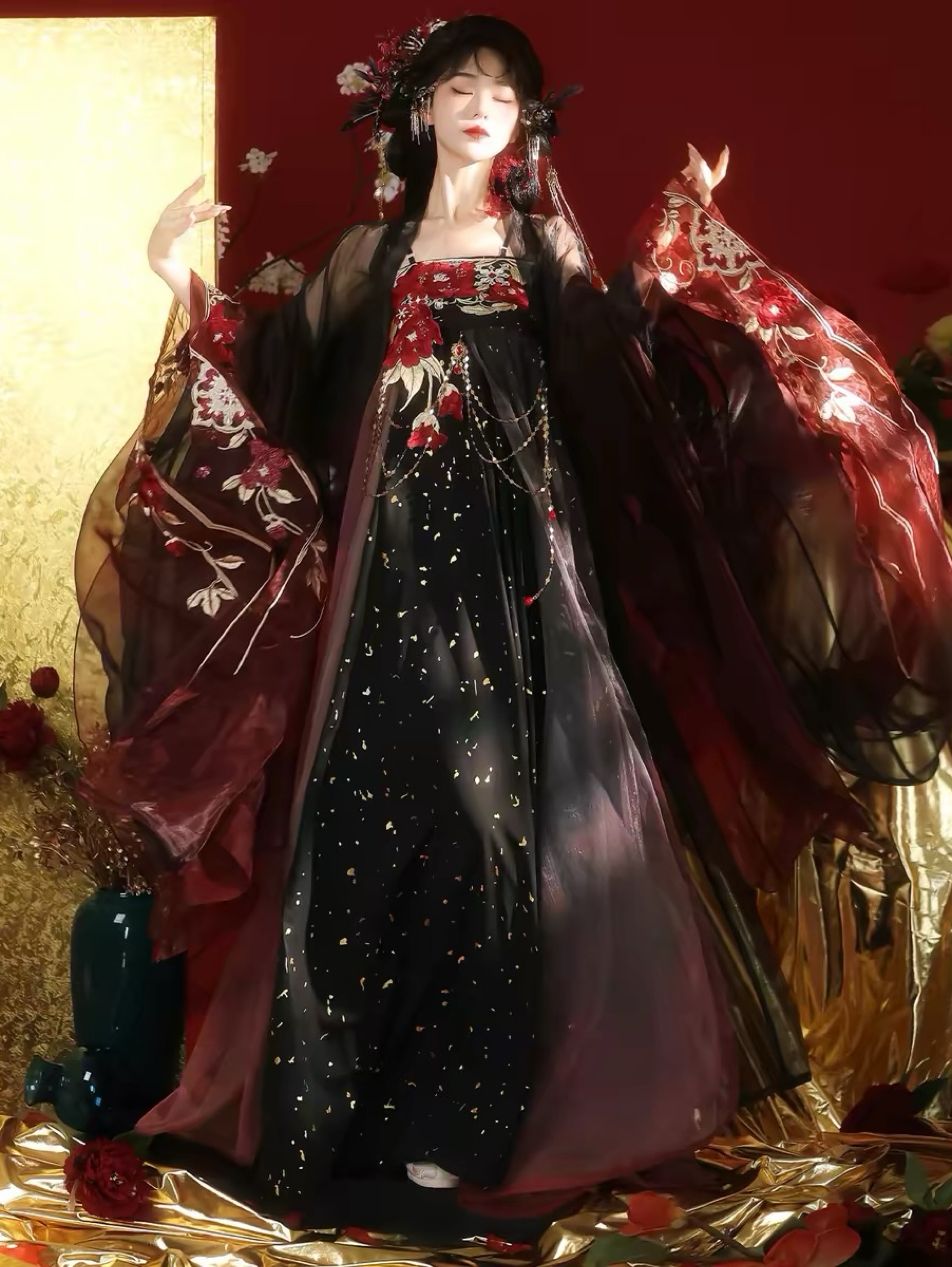 Asian/Chinese Tang Dynasty Black and Red Floral HanFu Robe