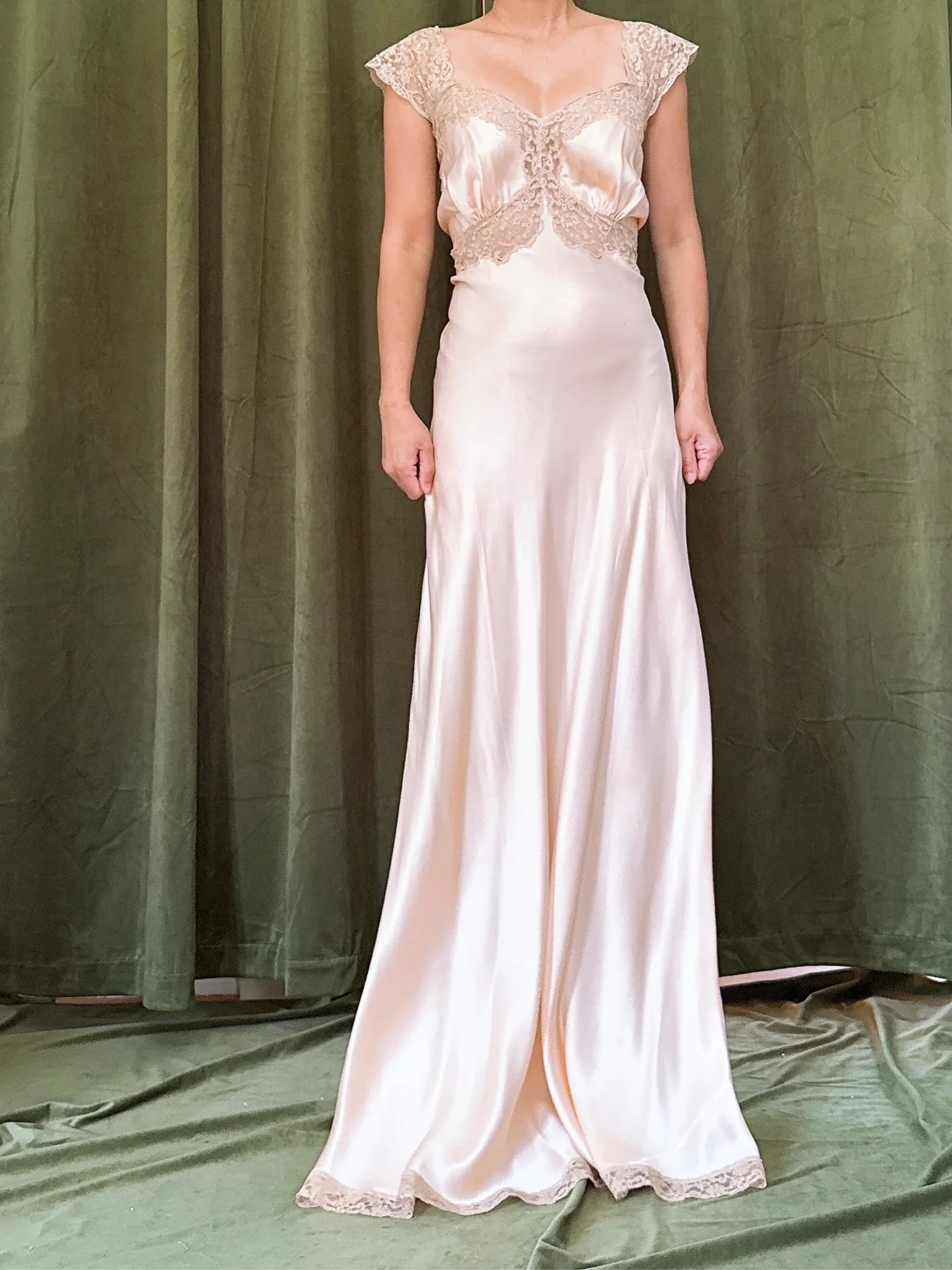 Vintage 1930鈥檚 Peach Silk Gown, Gossamer