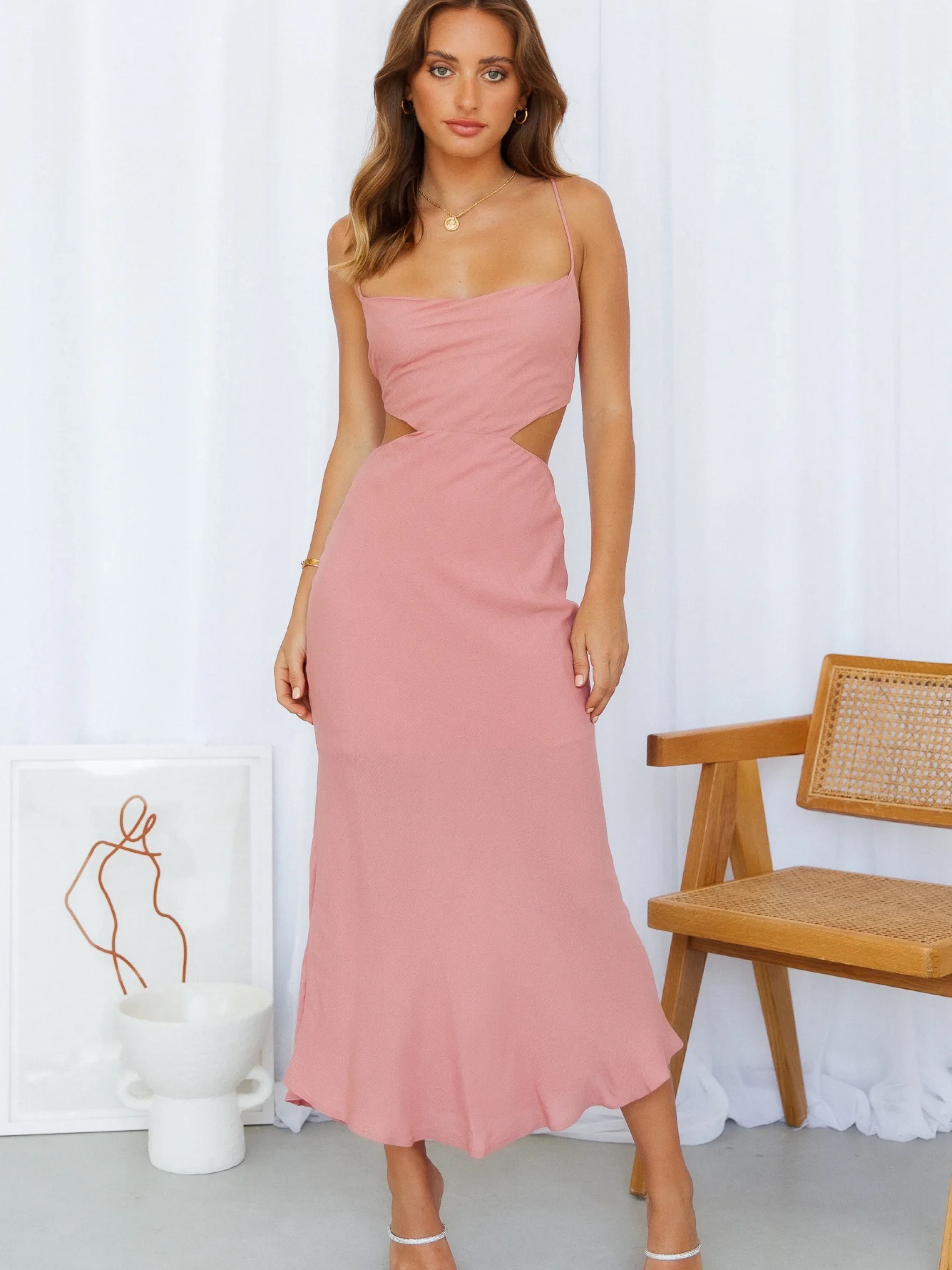 chiffon slip dress Dani Dress, in Pale Yellow Luxe Satin | Show Me Your Mumu airy fabric moves beautifully Outfit of the day! Size:5 E Vintage aftenkjolemønster