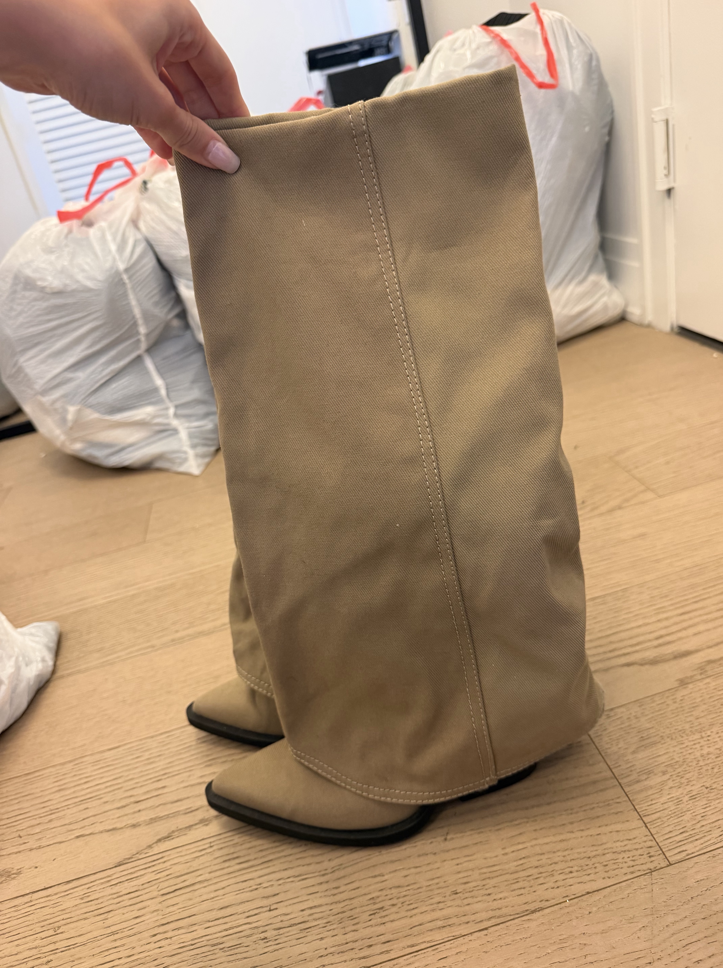 Cream Pointed-Toe Cowboy Boot