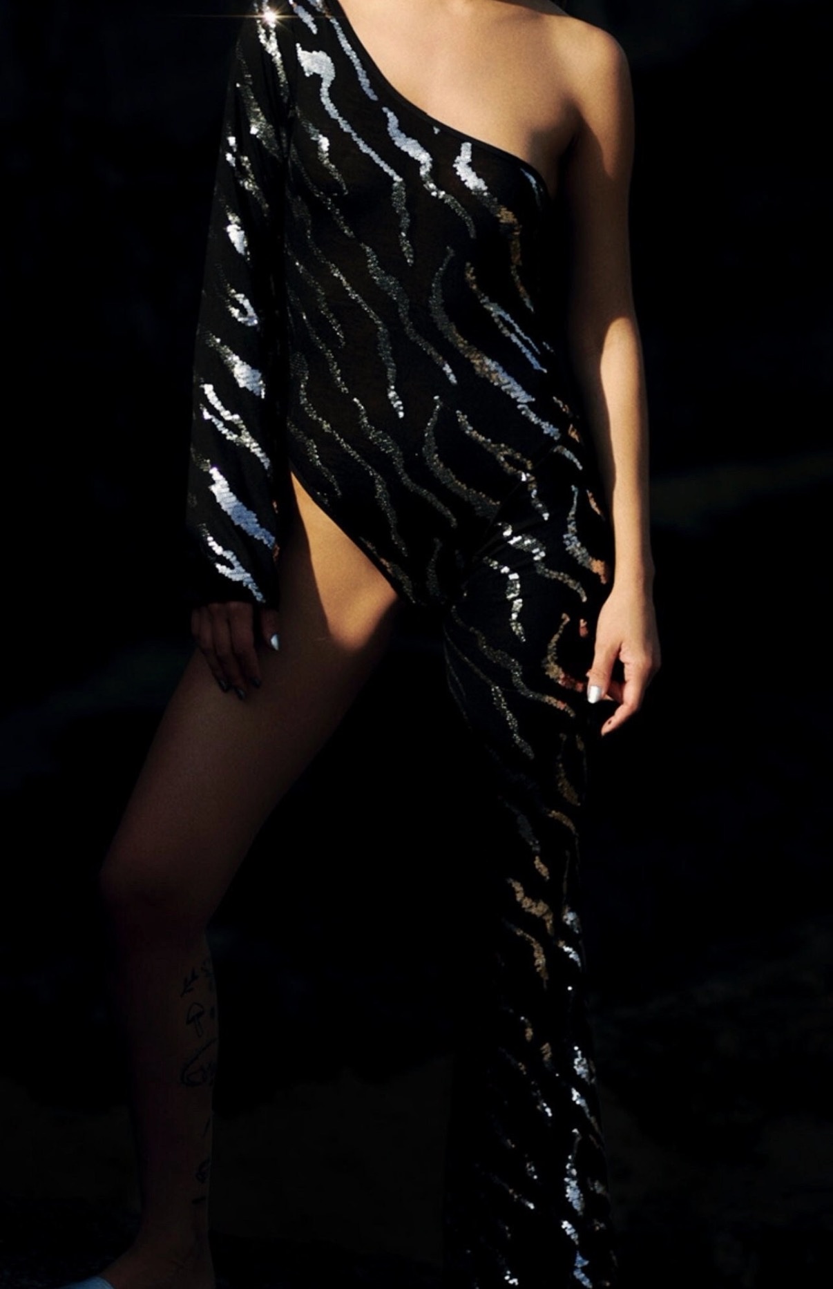 studio 54 70s sequin dress Iconic disco outfits from Studio 54 The 70's disco style was all about bold glamour, shimmering fabrics, and unapologetic confidence. Sequined dresses, metallic jumpsuits, and sky-high platform shoes that lit up