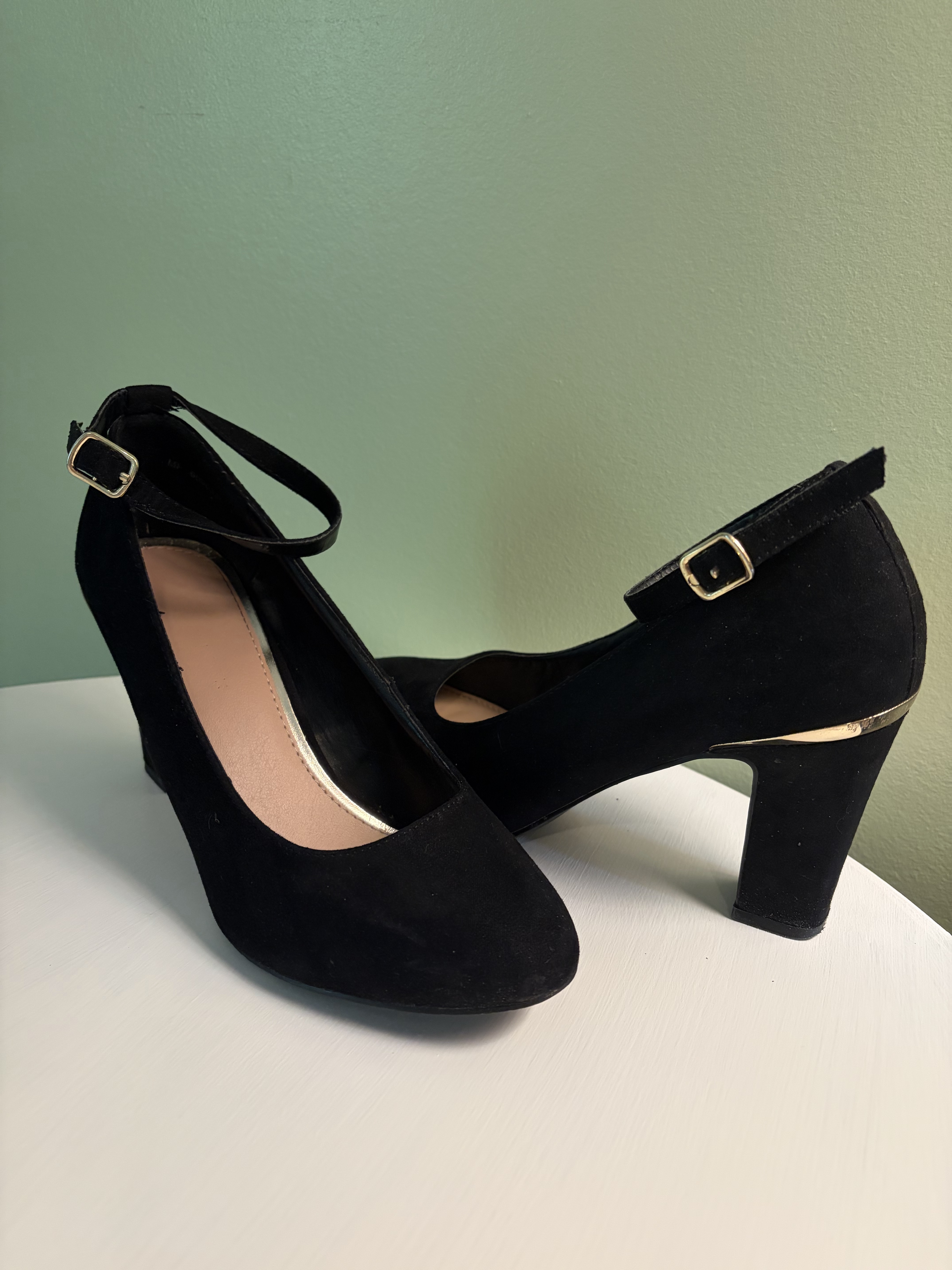 Black faux suede heels with gold accents size 6