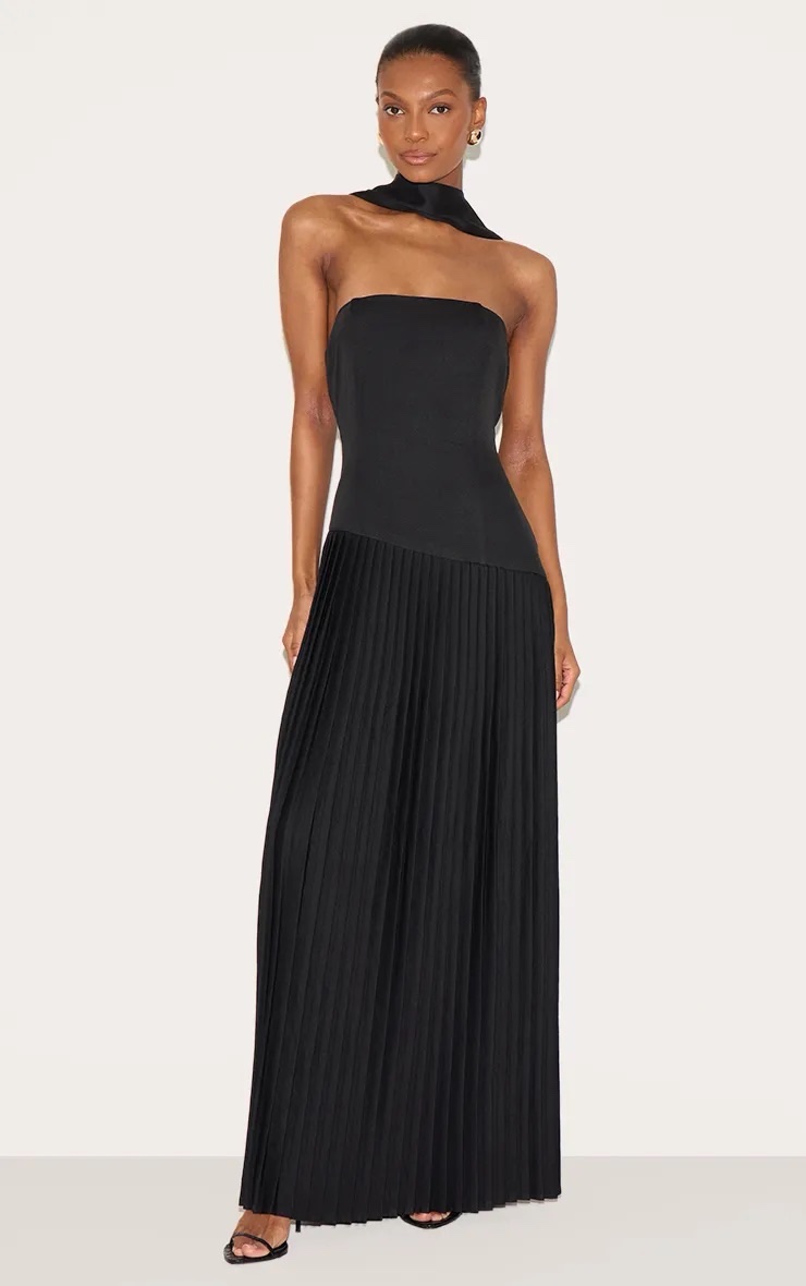 Black asymmetrical pleated dress by Pretty Little Thing - Pickle