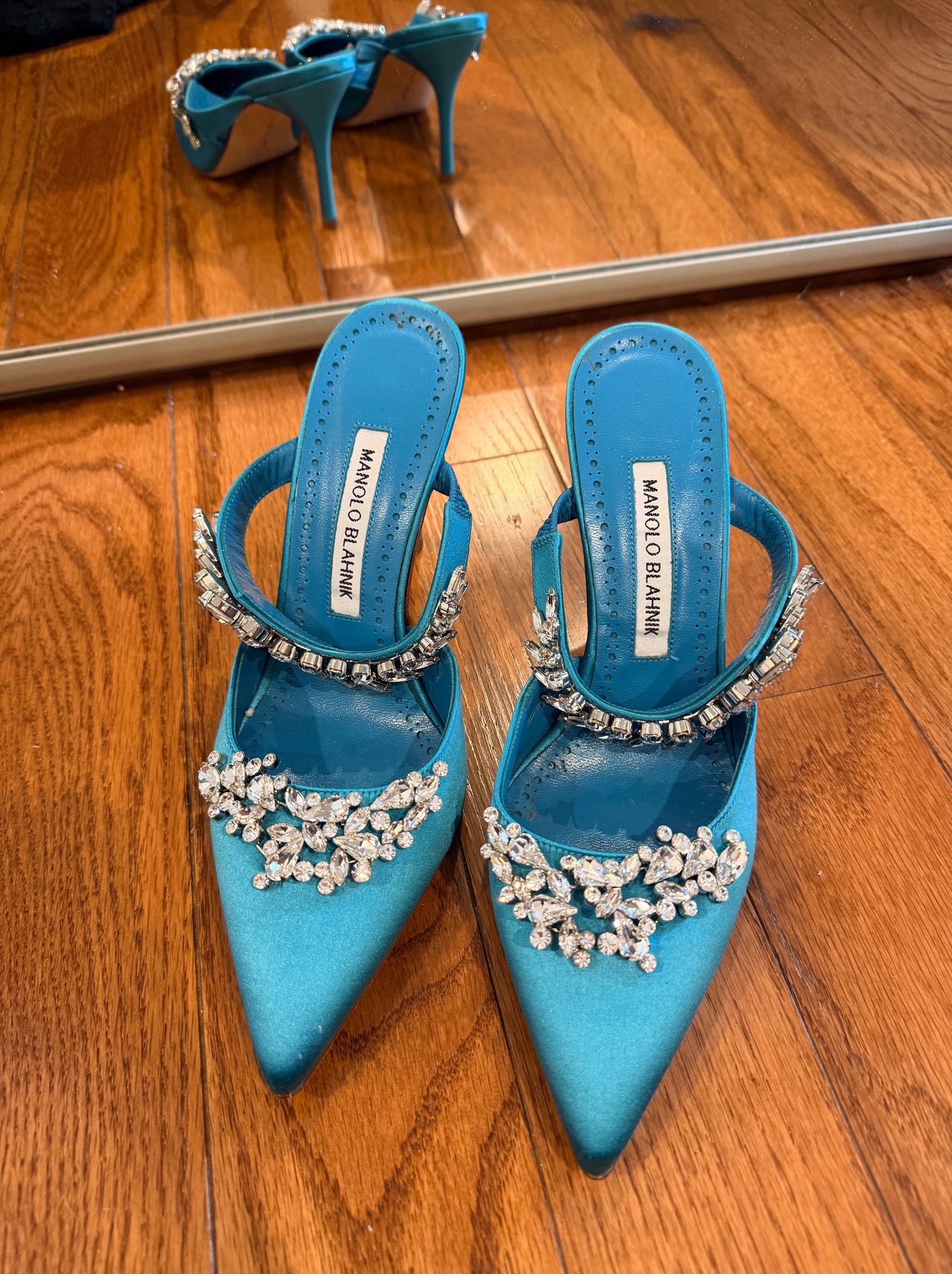 MANOLO BLAHNIK ☆37.5☆トングサンダル ライトブルー Manolo Blahnik Turquoise Satin Embellished Mules by Manolo Blahnik