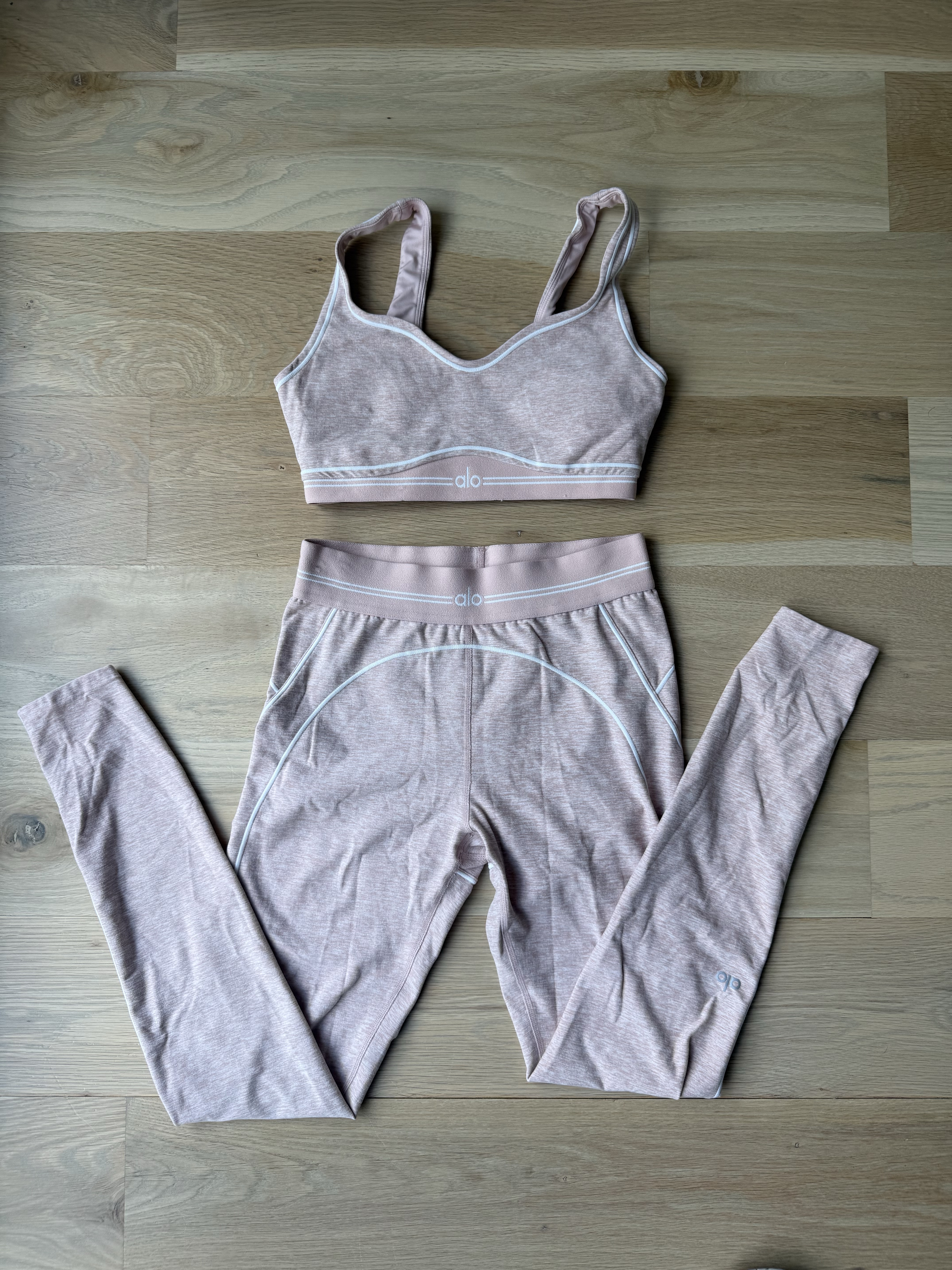 Alo Heartthrob Set by Alo Yoga - Pickle