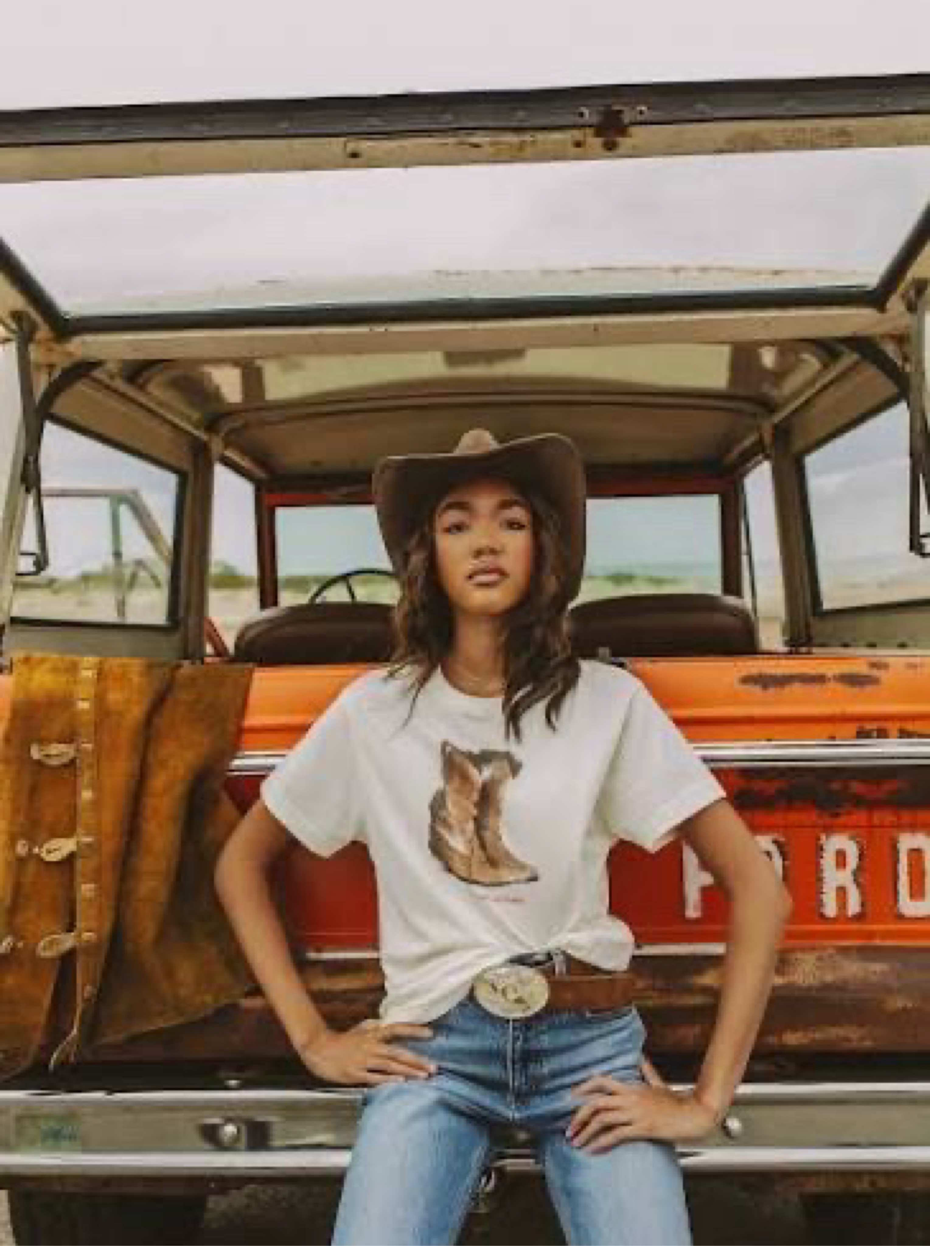 Recreational habits Morgan boots graphic tee in washed cream