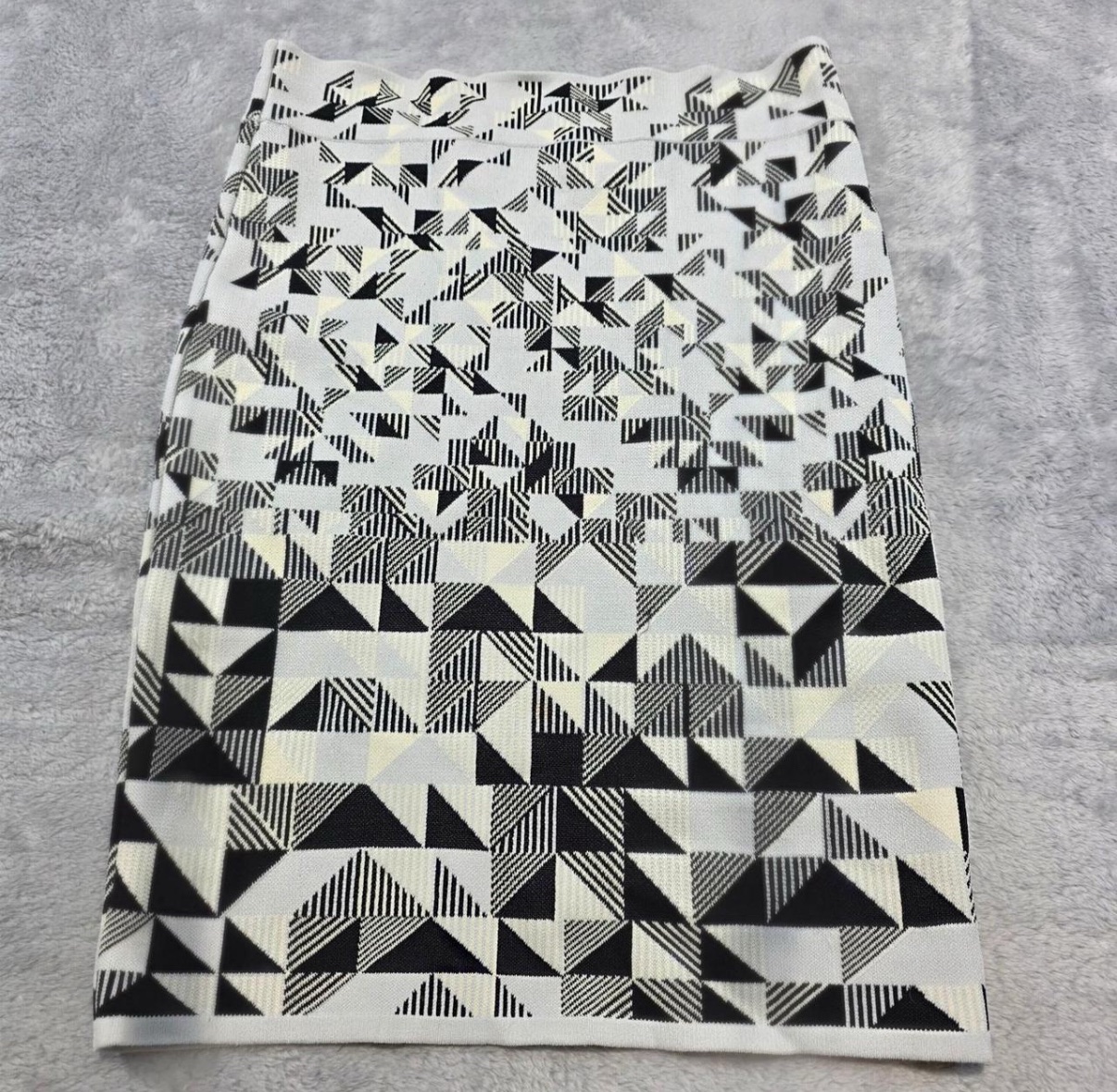 BCBG MAXAZRIA Black Combo Geometric Pattern Knit Pencil Pavel Skirt