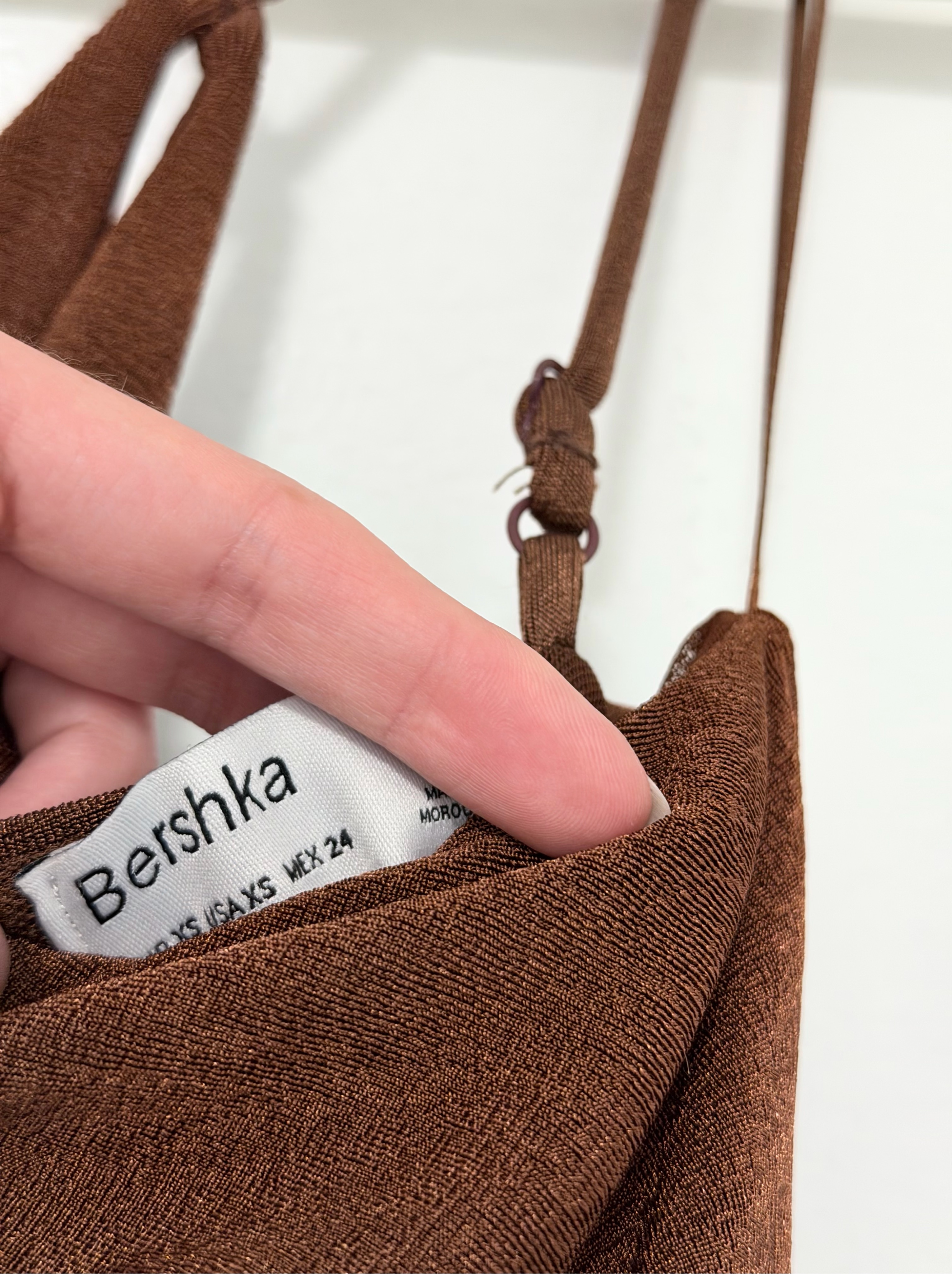 bershka brown leather dress AGOTADO Bershka cut out front strappy faux leather midaxi dress in  chocolate usado 1 vez , Size XS (stretch) , Precio original: $53.00, Precio  en Sol y Luna: L. 600