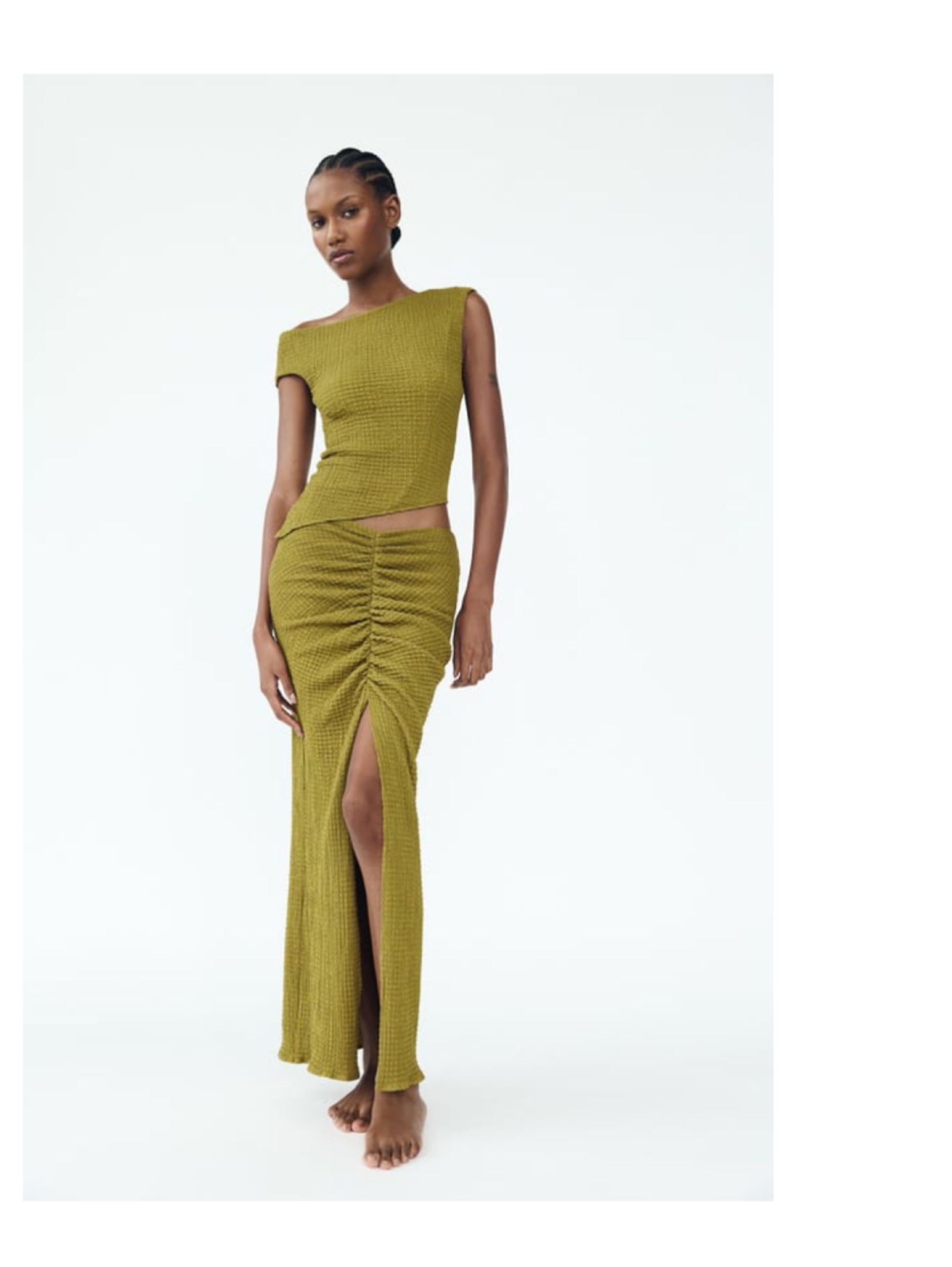 jaded london green backless dress Gold Velvet Mini by Jaded London Red is always a label_low_stock Size:US Size 6 Own your moment in